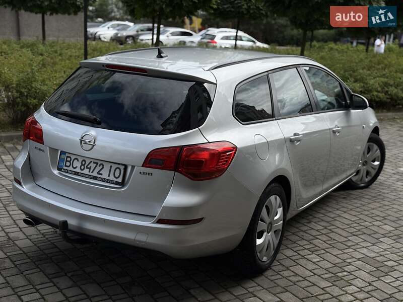 Універсал Opel Astra 2011 в Івано-Франківську