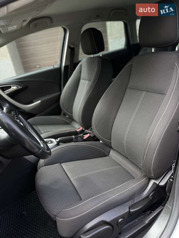 Універсал Opel Astra 2011 в Івано-Франківську