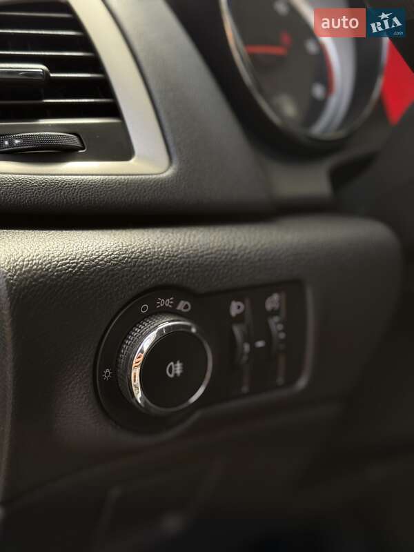 Універсал Opel Astra 2011 в Івано-Франківську