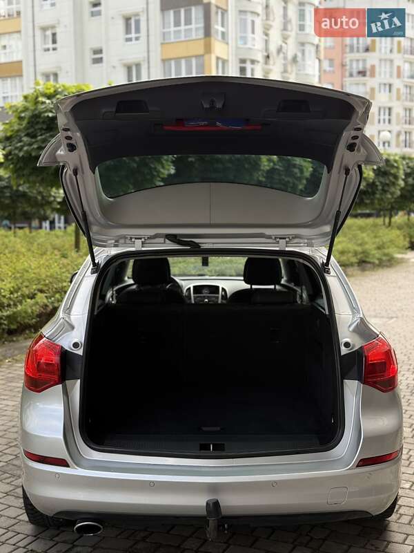 Універсал Opel Astra 2011 в Івано-Франківську