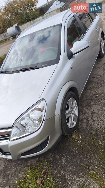 Універсал Opel Astra 2009 в Луцьку