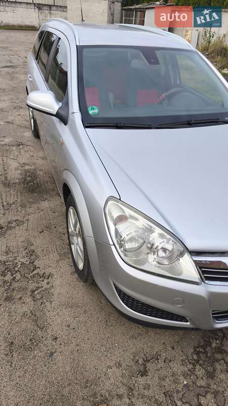 Універсал Opel Astra 2009 в Луцьку