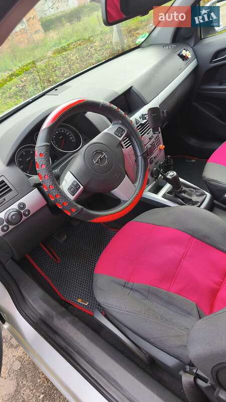 Універсал Opel Astra 2009 в Луцьку