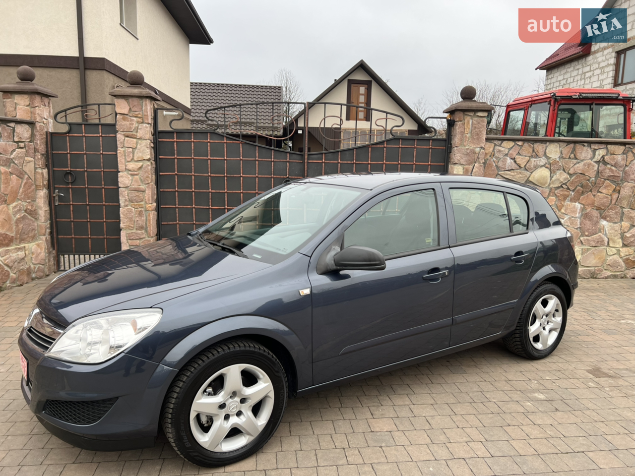 Свіжопригнане авто зі Швейцарії
Розмитнений та сертифікований
Технічно без зауважень
1.8 бензин атмосферний двигун
Звичайний автомат Aisin
Кузов в дуже гарному стані
Зимова гума
З документами порядок
Деталі за телефоном!