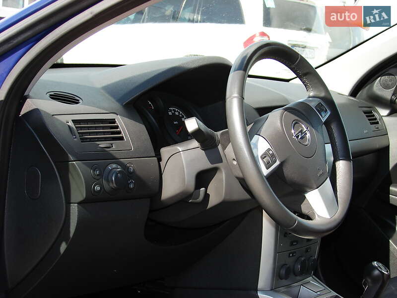 Универсал Opel Astra 2011 в Одессе