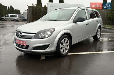 Универсал Opel Astra 2010 в Лубнах
