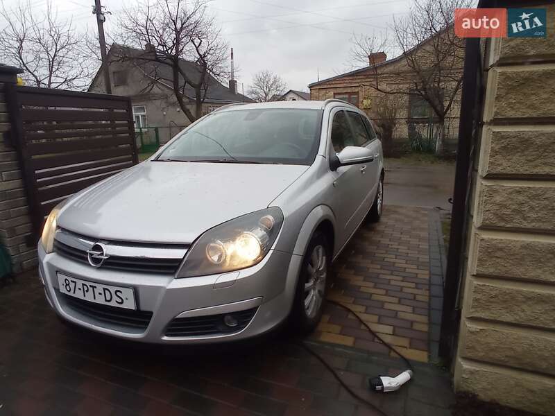 Универсал Opel Astra 2004 в Луцке