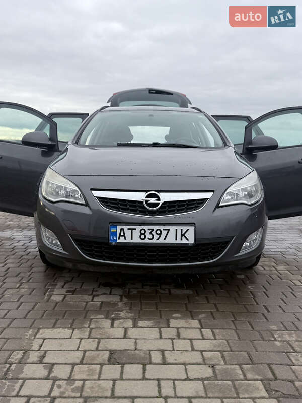 Opel Astra 2011