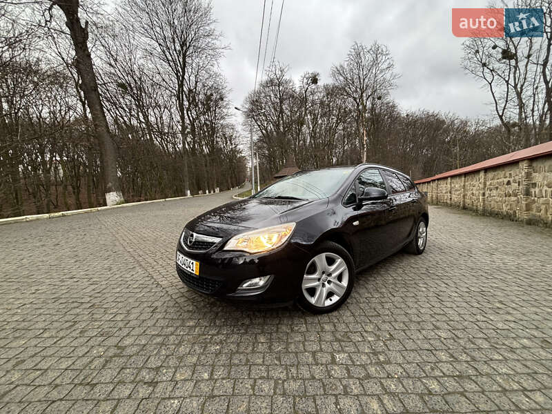 Opel Astra 2011 Opel Astra 2011