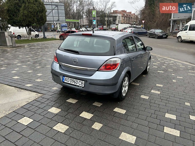 Хетчбек Opel Astra 2004 в Ужгороді