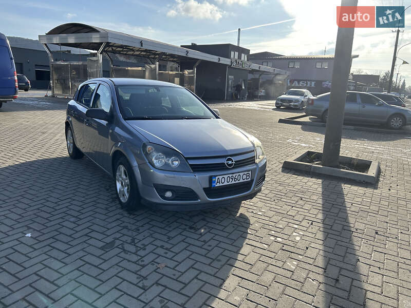 Хетчбек Opel Astra 2004 в Ужгороді