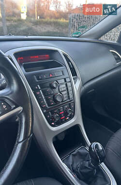 Универсал Opel Astra 2012 в Львове