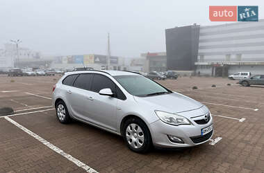 Универсал Opel Astra 2011 в Житомире