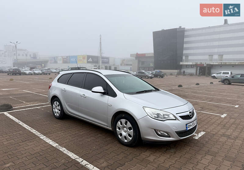Opel Astra 2011 Opel Astra 2011