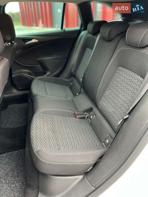 Универсал Opel Astra 2018 в Львове