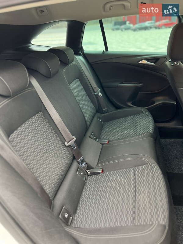 Универсал Opel Astra 2018 в Львове