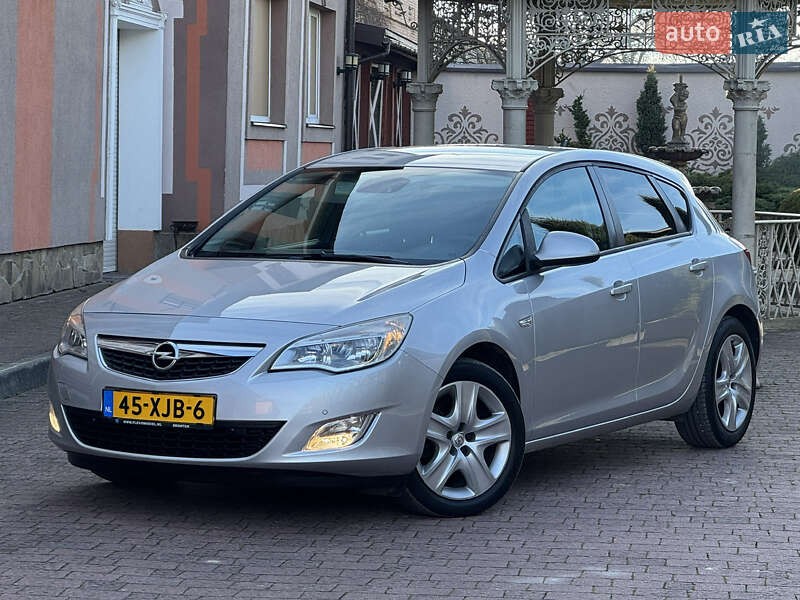 Opel Astra 2011