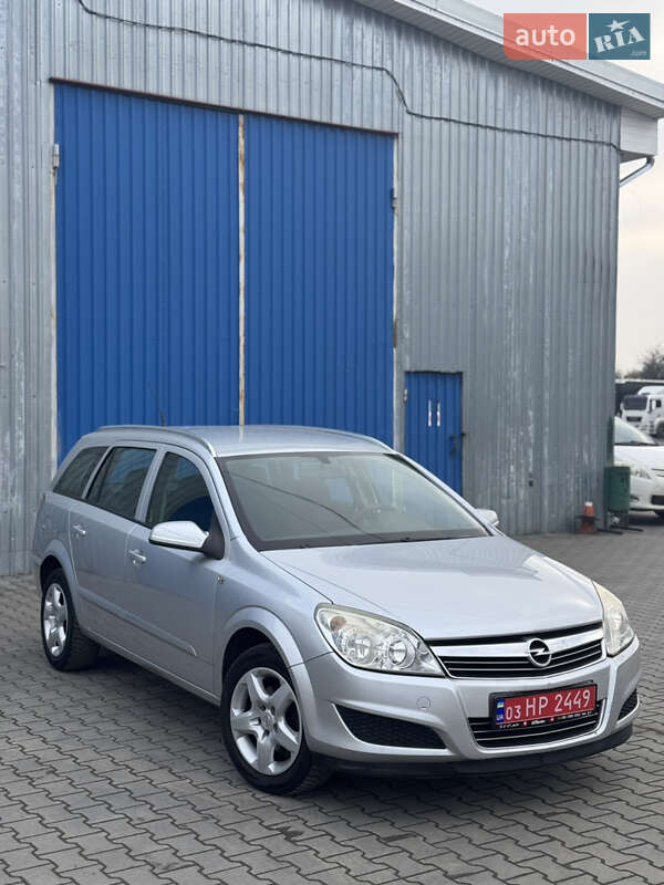 Универсал Opel Astra 2008 в Луцке