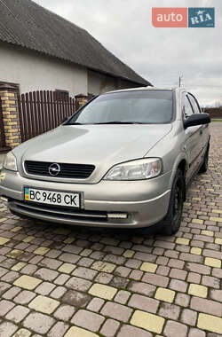 Седан Opel Astra 2007 в Комарному