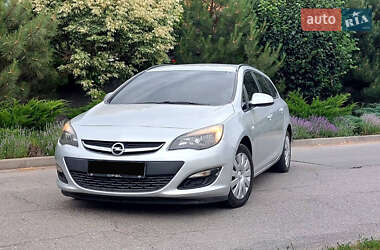 Универсал Opel Astra 2014 в Днепре