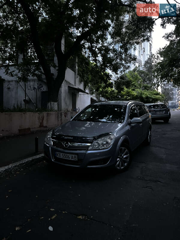 Универсал Opel Astra 2009 в Днепре