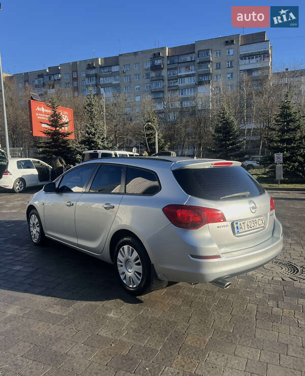 Opel Astra 2011 Opel Astra 2011