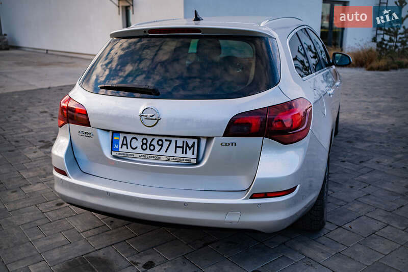 Універсал Opel Astra 2012 в Луцьку