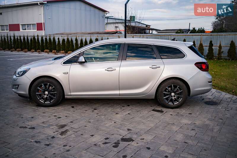 Універсал Opel Astra 2012 в Луцьку