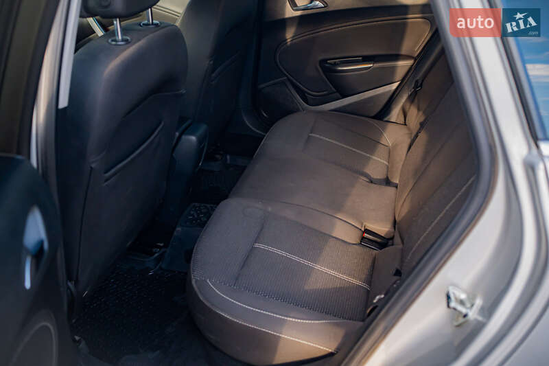 Універсал Opel Astra 2012 в Луцьку