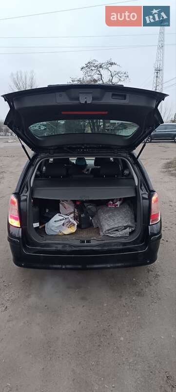 Универсал Opel Astra 2010 в Лохвице