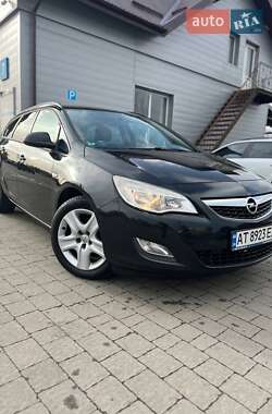Универсал Opel Astra 2011 в Ивано-Франковске