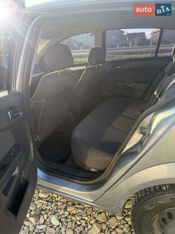 Хэтчбек Opel Astra 2008 в Надворной