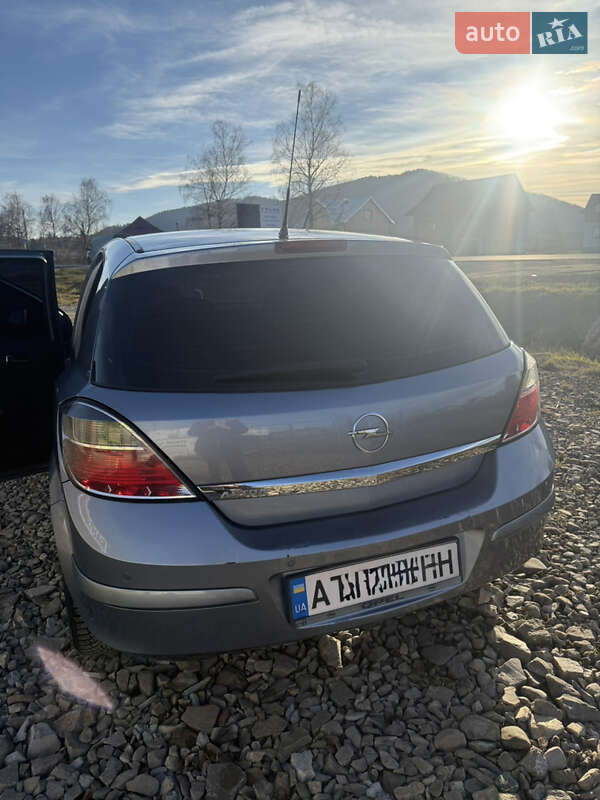 Хэтчбек Opel Astra 2008 в Надворной