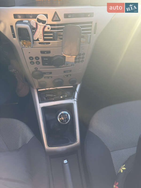 Хэтчбек Opel Astra 2008 в Надворной