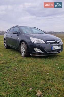 Универсал Opel Astra 2012 в Кременце