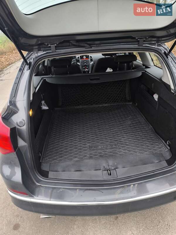 Універсал Opel Astra 2015 в Василькові