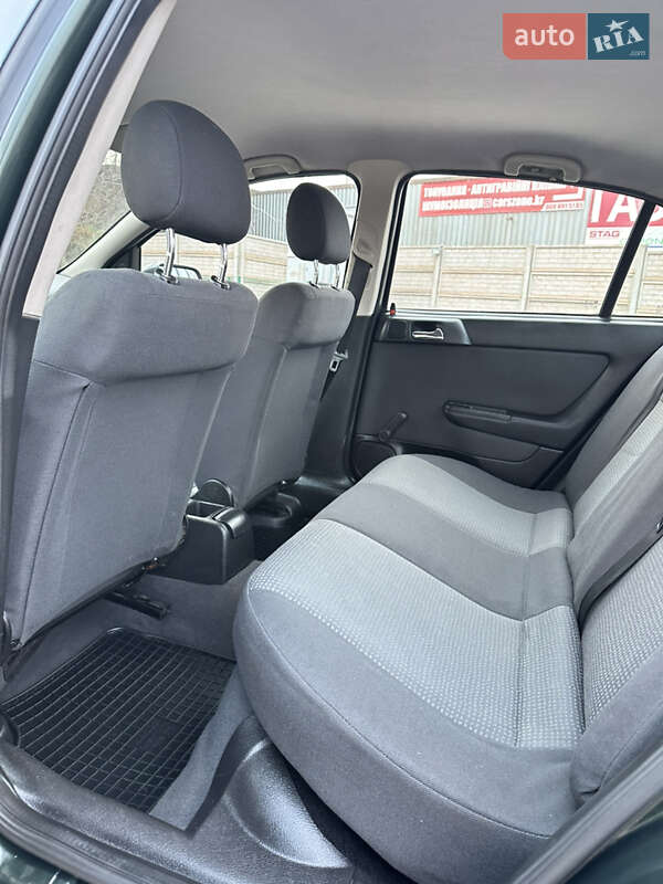Седан Opel Astra 2003 в Кривом Роге