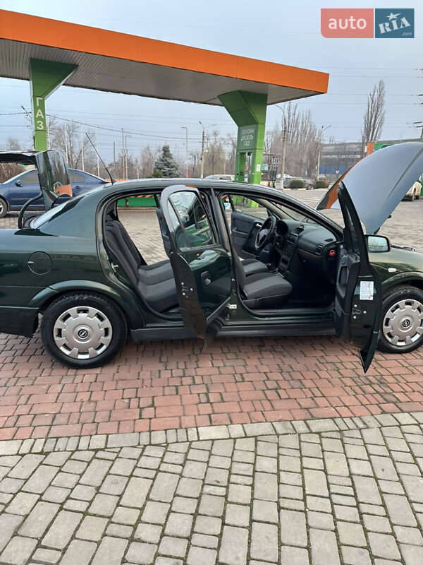 Седан Opel Astra 2003 в Кривом Роге