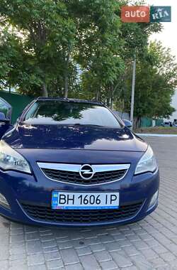 Универсал Opel Astra 2012 в Кривом Озере