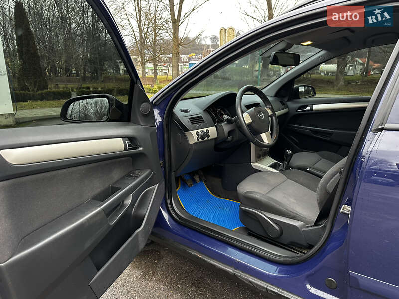 Универсал Opel Astra 2008 в Галиче