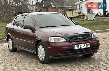 Седан Opel Astra 2006 в Новом Буге