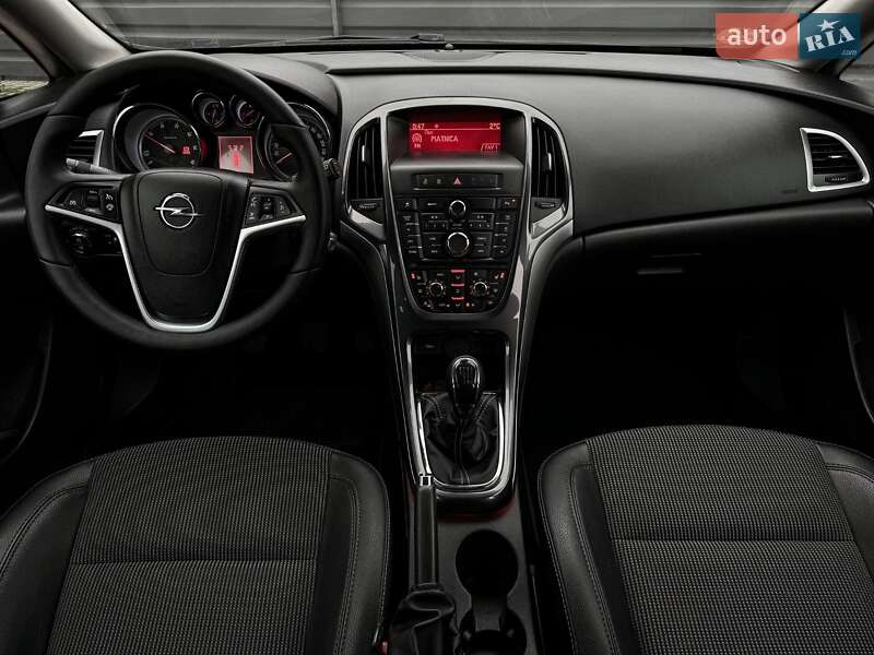 Универсал Opel Astra 2013 в Черкассах