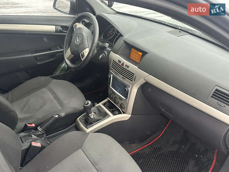 Універсал Opel Astra 2007 в Рівному