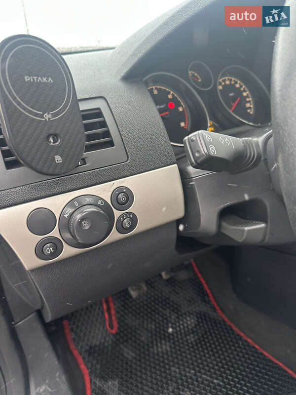 Універсал Opel Astra 2007 в Рівному