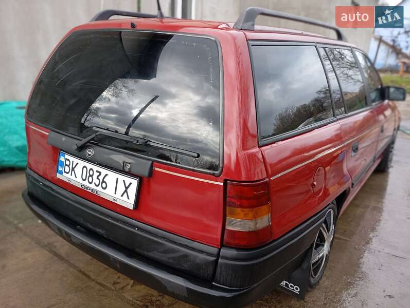 Универсал Opel Astra 1994 в Ровно