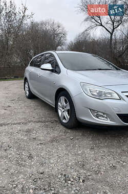 Універсал Opel Astra 2011 в Сумах