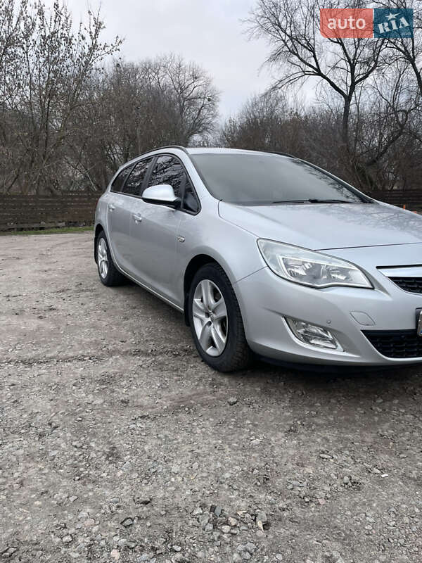 Універсал Opel Astra 2011 в Сумах