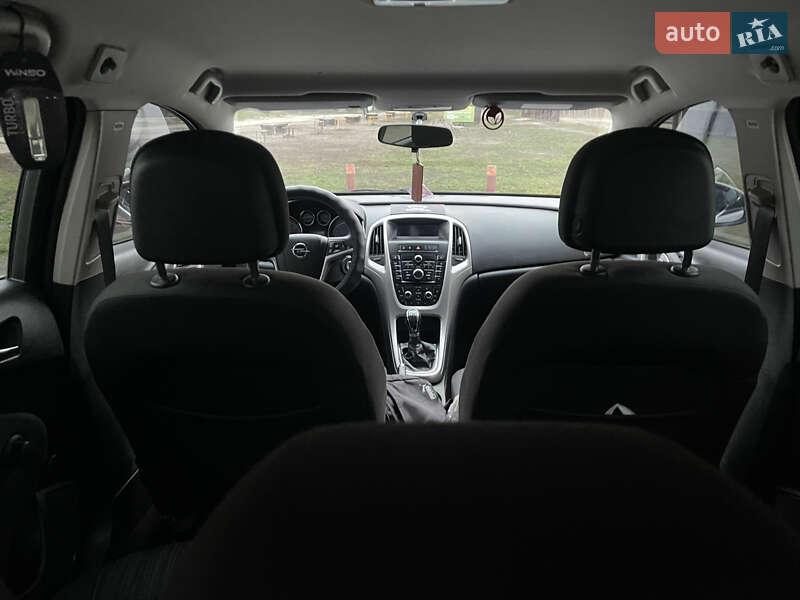 Універсал Opel Astra 2011 в Сумах