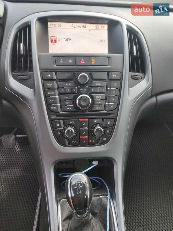 Универсал Opel Astra 2013 в Луцке