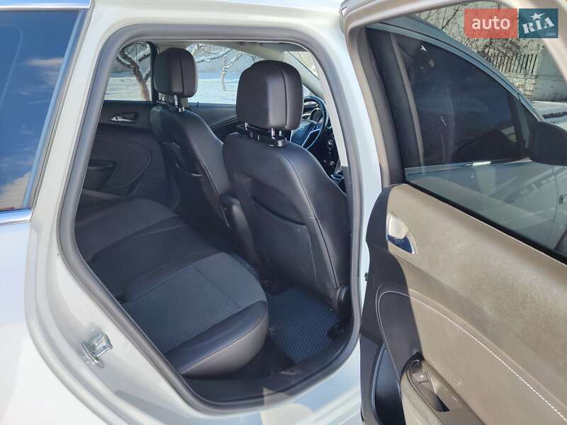 Универсал Opel Astra 2014 в Сумах